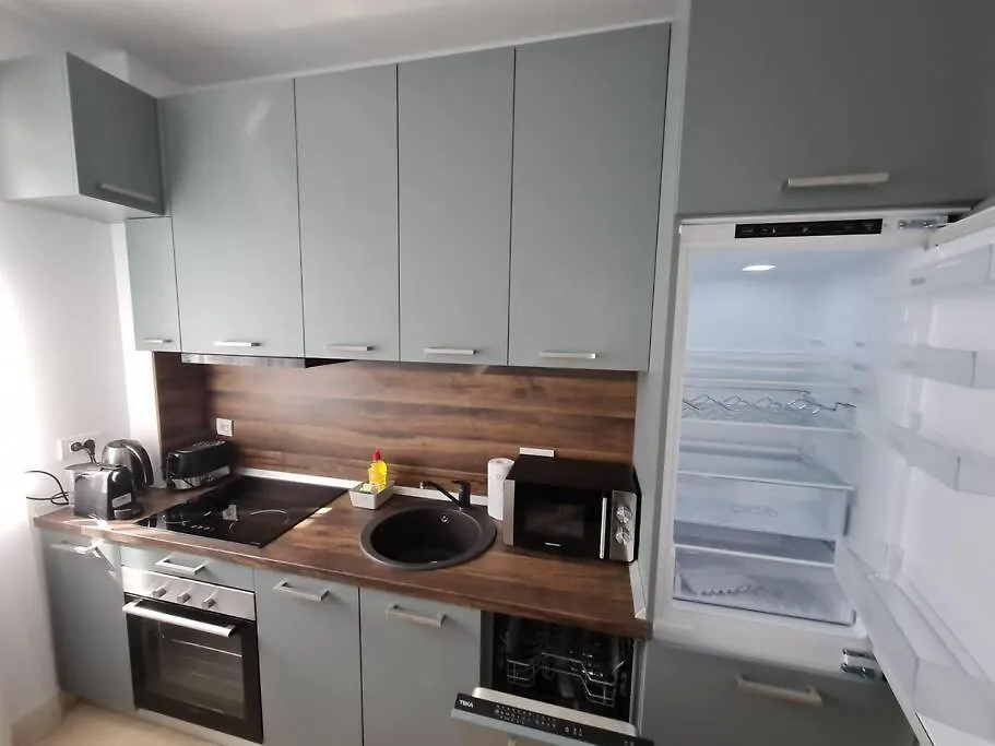Luxuria Aparthotel Бухарест