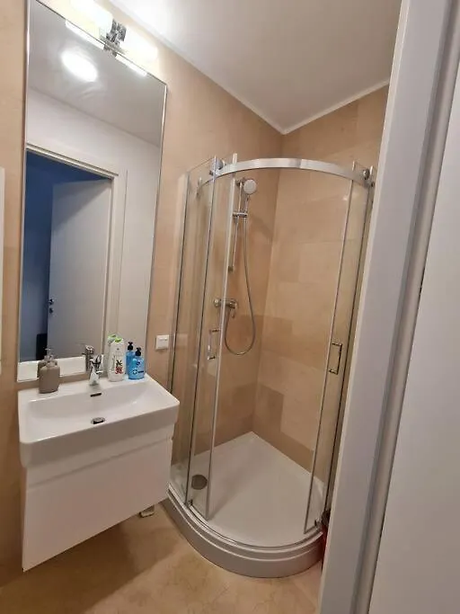 Luxuria Aparthotel Бухарест